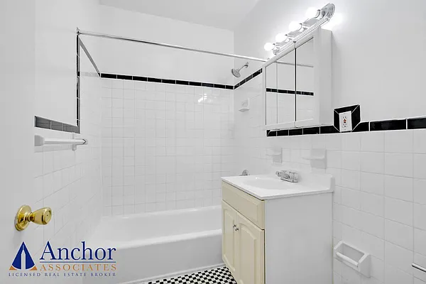 Rented by Anchor Associates | media 20