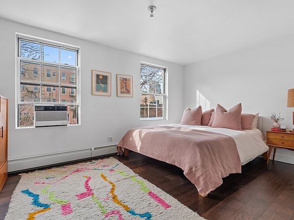 5th image of 110 N 9th St #Townhouse 1