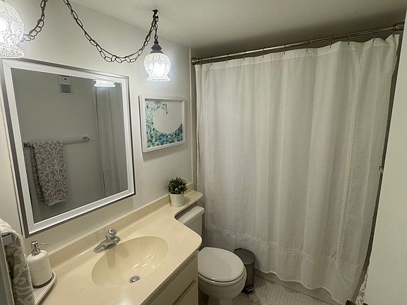 4th image of 7300 Sun Island Dr S