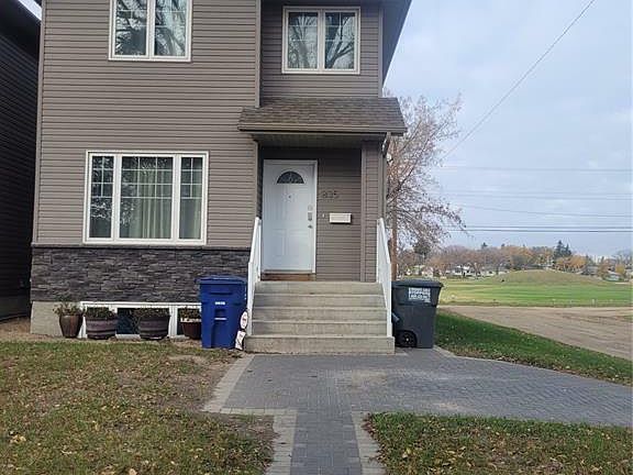 2nd image of 835 L Ave N