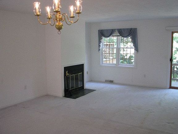 2nd image of 164 Laurelwood Dr #164