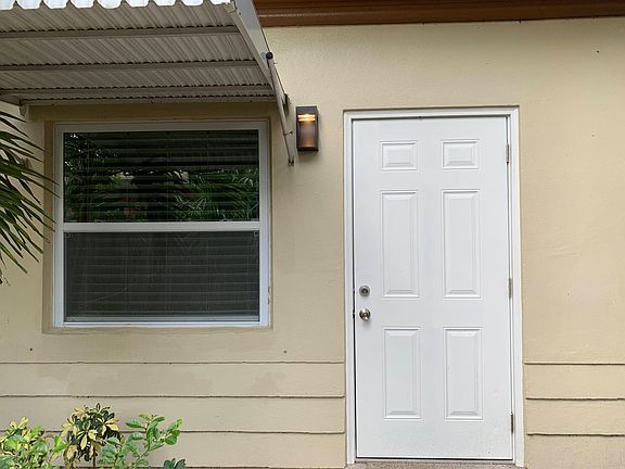 4th image of 513 SW 14th Ct APT 2