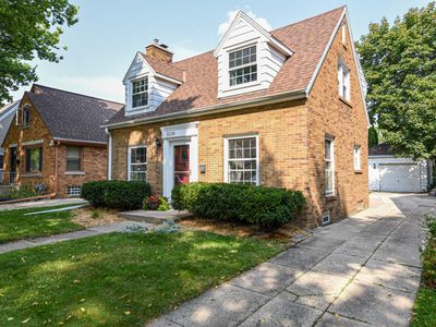 8208 Currie Ave, Wauwatosa, WI, 53213