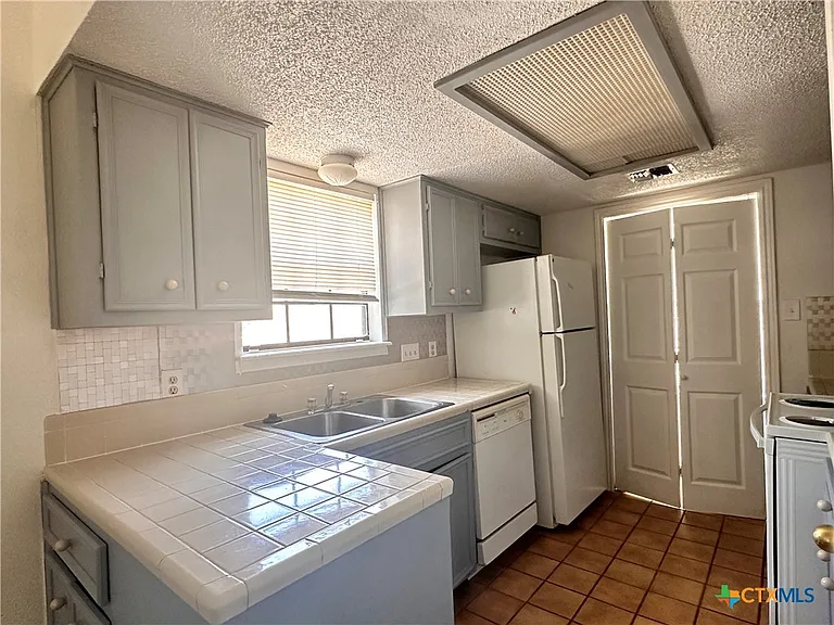 44 Clark St — Photo 6