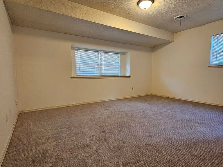 993 Barkley Cir — Photo 11