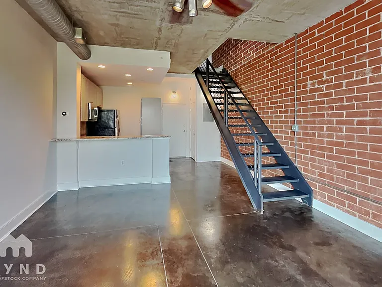 710 W Trade St #518 — Photo 3