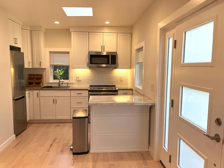 113B Plymouth Ave #B — Photo 3