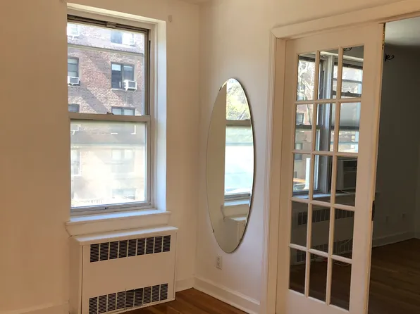 66-33 Yellowstone Boulevard image 6 of 13