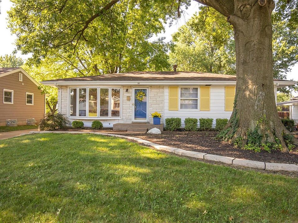 Freshly updated Mid-Century Modern ranch with 3 bedrooms and 1.5 baths
