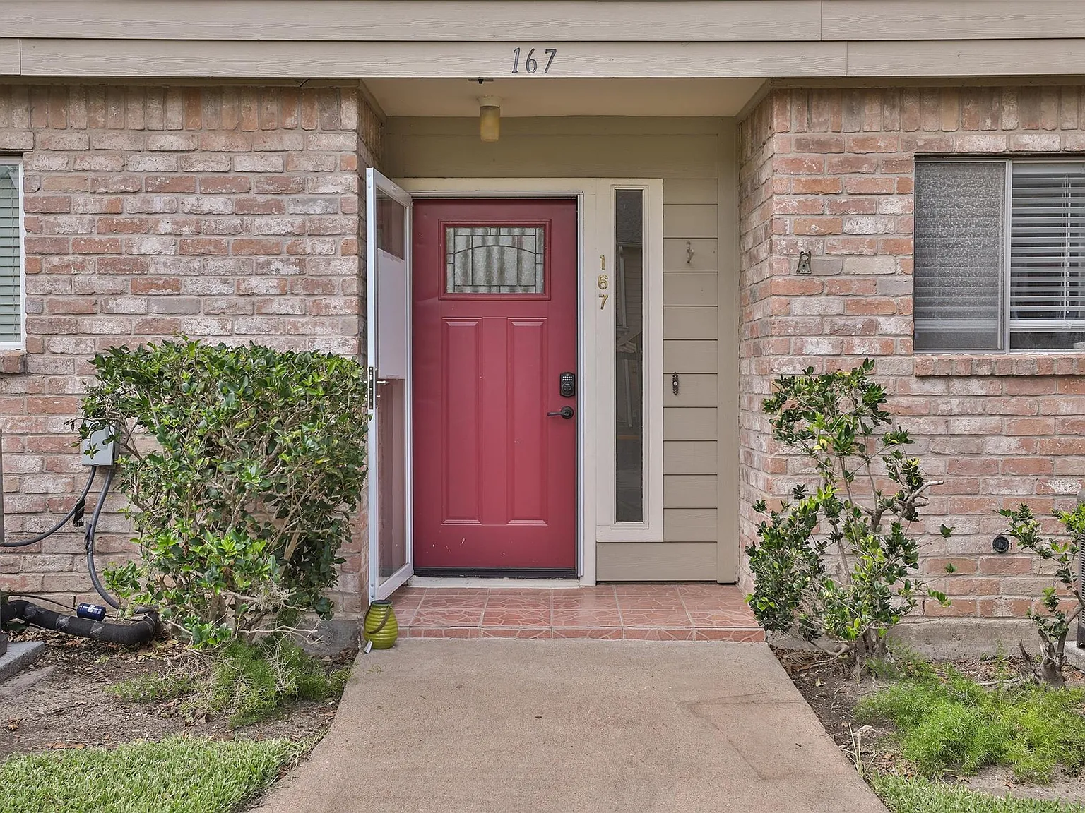 2 bed, 2.5 bath, 1460 sqft, $1,700 — Photo 2