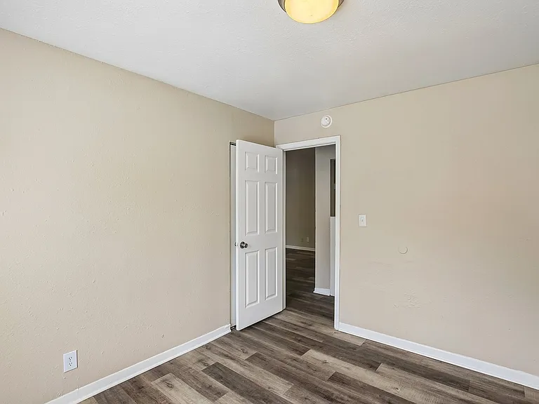 Pleasant Grove Apartments — Photo 29