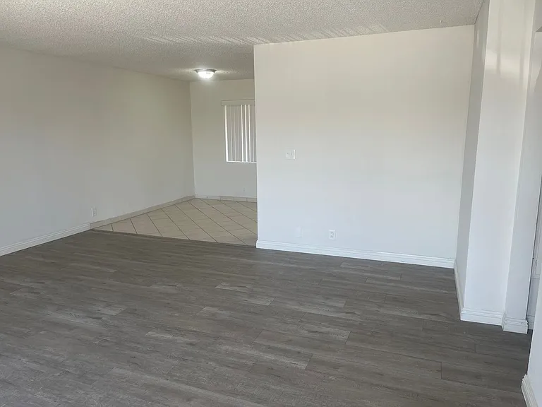 Apt 420 Garfield — Photo 1
