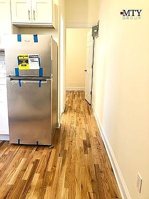 2nd image of 2808 Crescent St #9