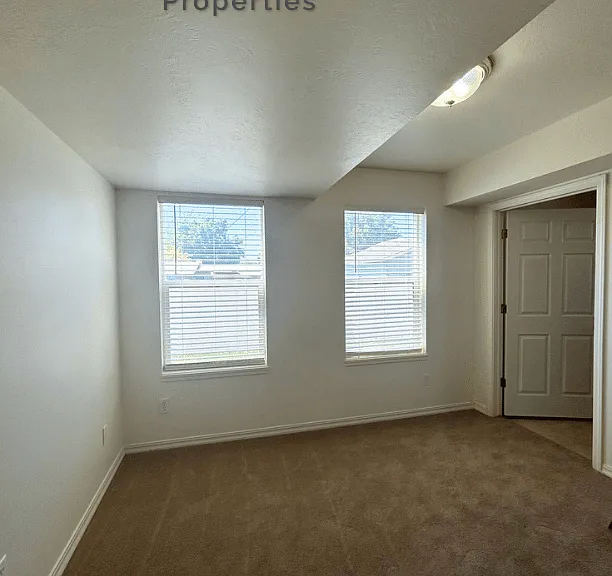 465 Taft — Photo 33