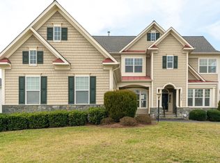 19100 Potomac Crest Dr, Triangle, VA 22172