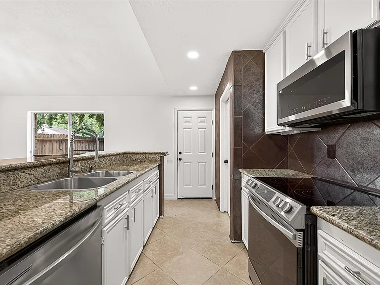 8632 Maplecrest Dr — Photo 10