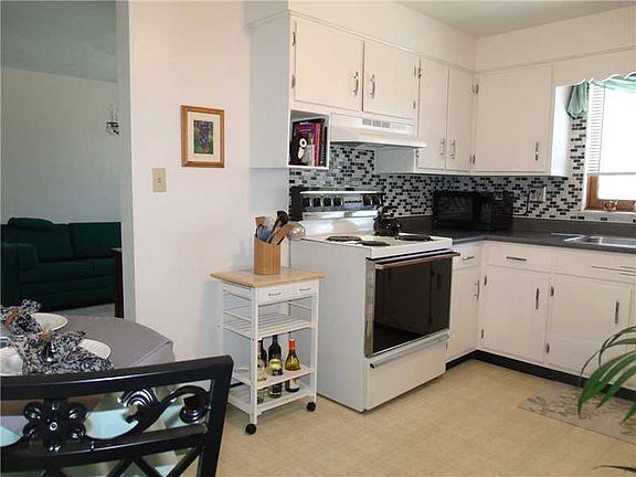 4th image of 190 Park Dr