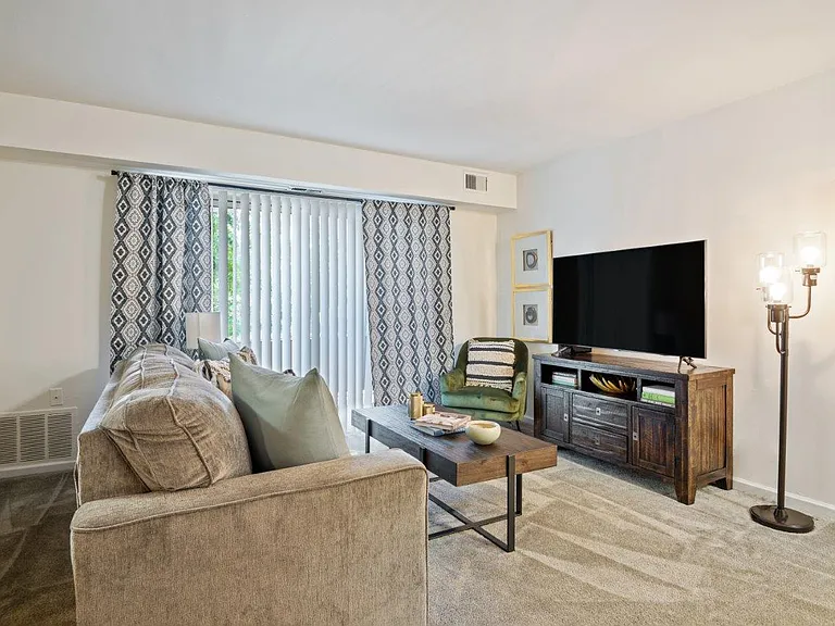 Cedar Gardens and Towers Apartments and Townhomes — Photo 6