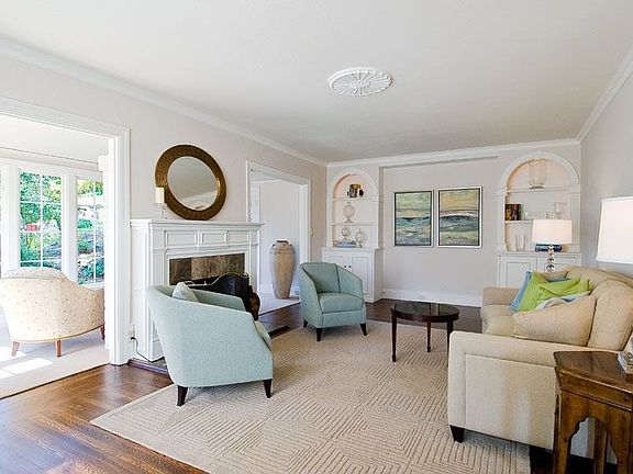 Fabulous living w/sun rm