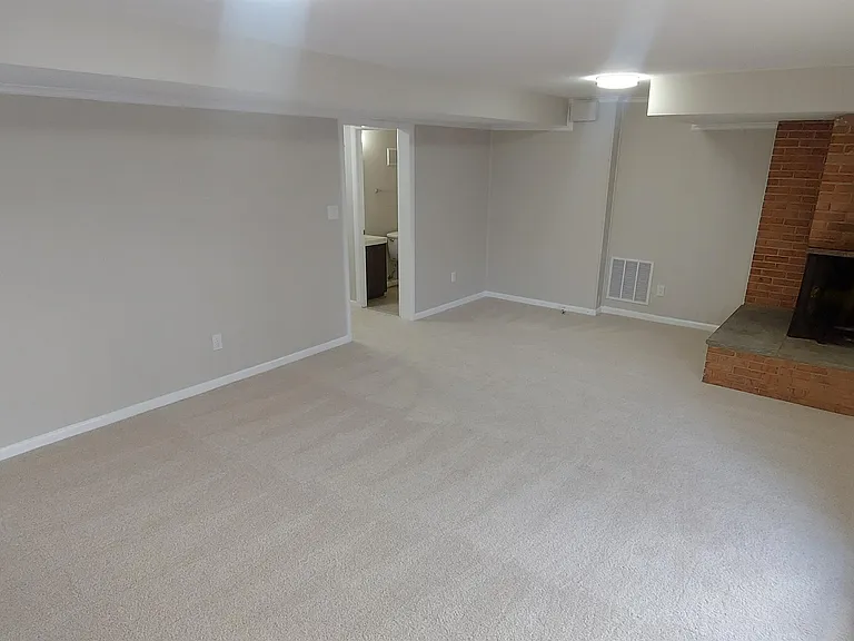 9820 Inglemere Dr — Photo 26