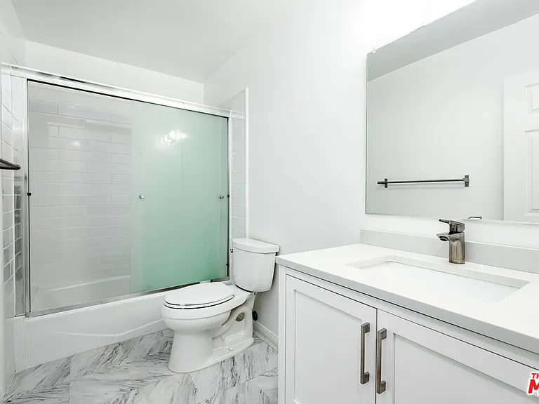 8718 Rosewood Ave — Photo 27
