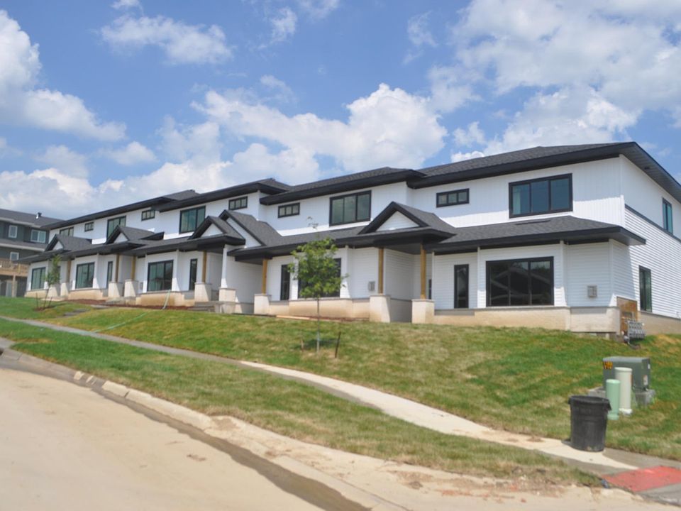 Building Photo 3
