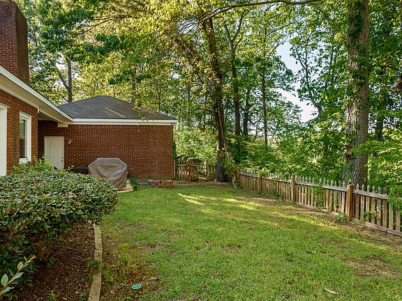 4th image of 135 Wildwood Trl