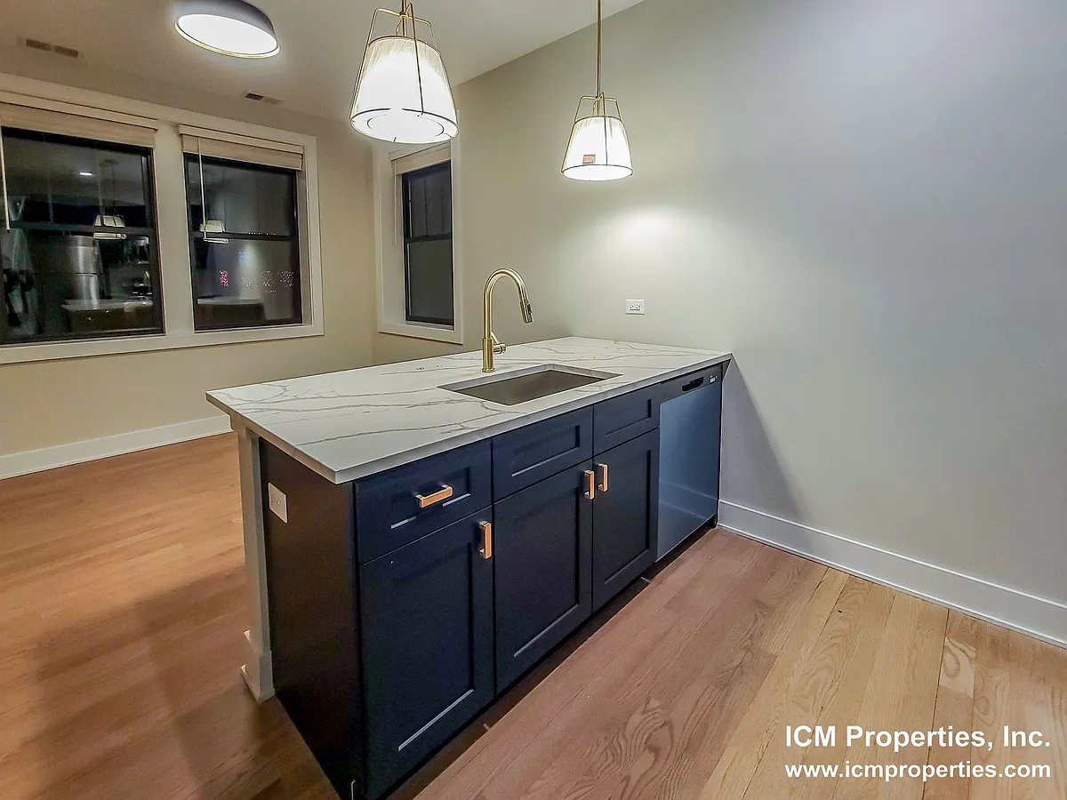 Building Photo - 4405 N Seeley Ave #2
