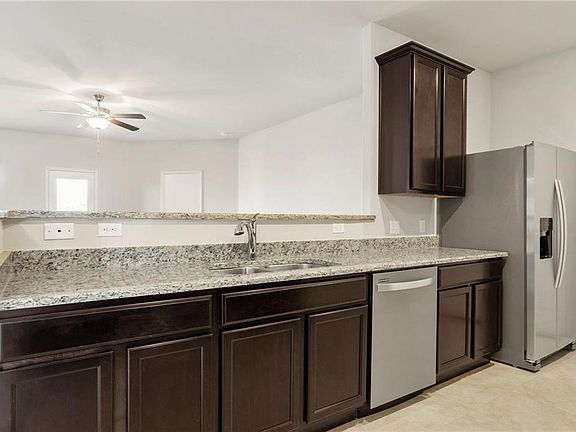 3rd image of 317 E Georgia Ter
