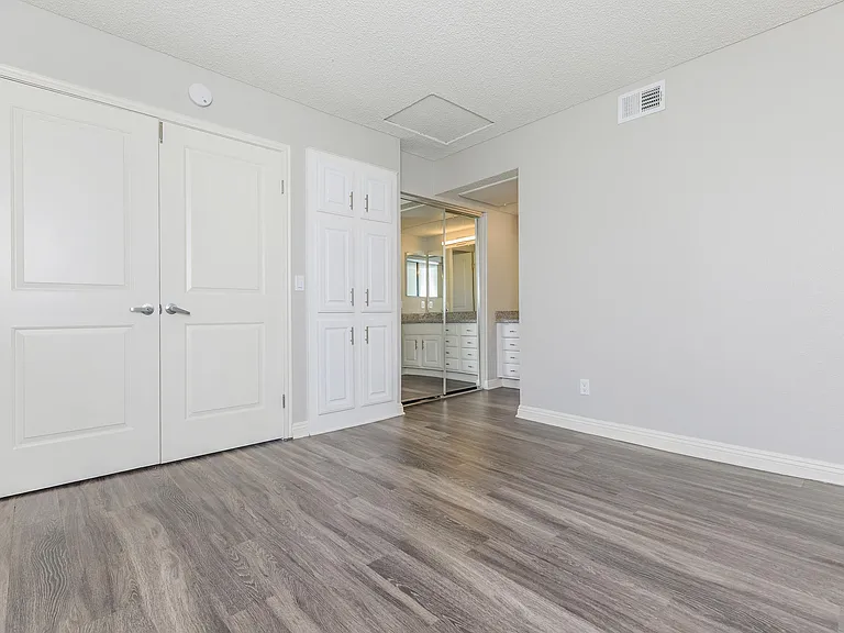 Villa La Paz Apartment Homes — Photo 51