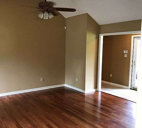5th image of 226 Hickory Ln