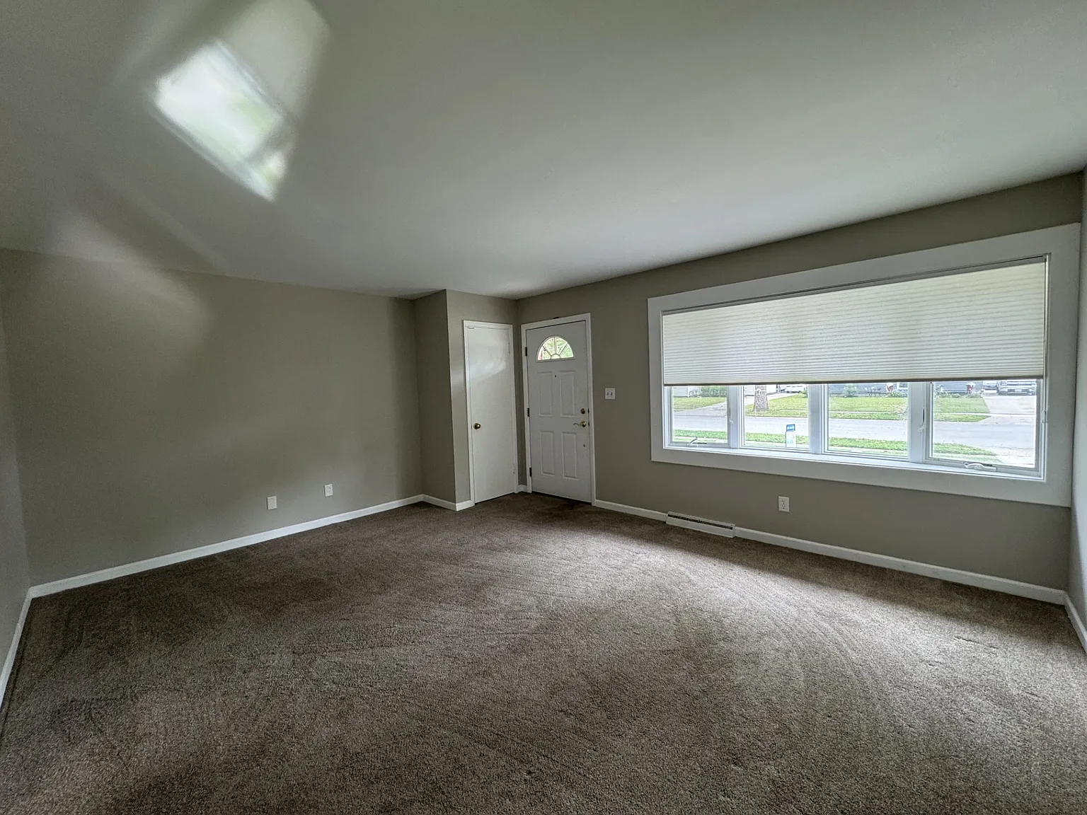 3 bed, 1.5 bath, 1415 sqft, $1,700 — Photo 3