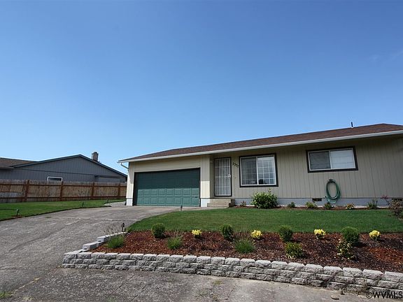 3rd image of 3377 Four Seasons Ct NE