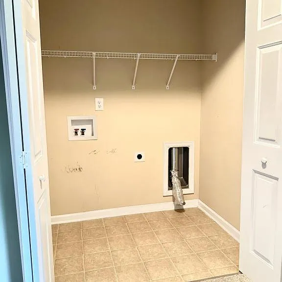 385 Americana Dr — Photo 15
