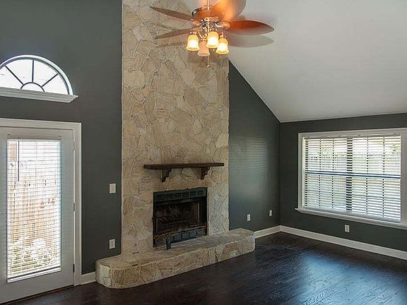 4th image of 1066 Windmill Dr