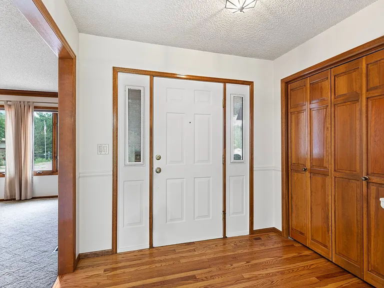 405 Union Pl — Photo 1