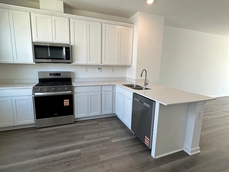 545 Yosemite Way — Photo 6