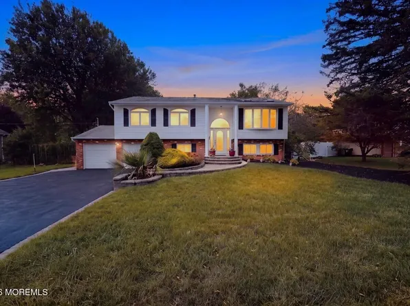 25 Koenig Lane, Freehold, NJ 07728