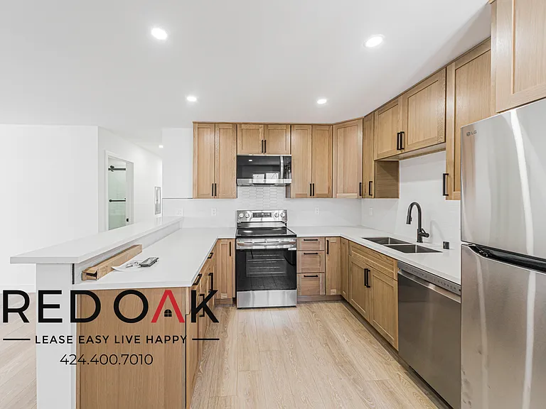 2223 Clyde Ave #2225-3/4 — Photo 2