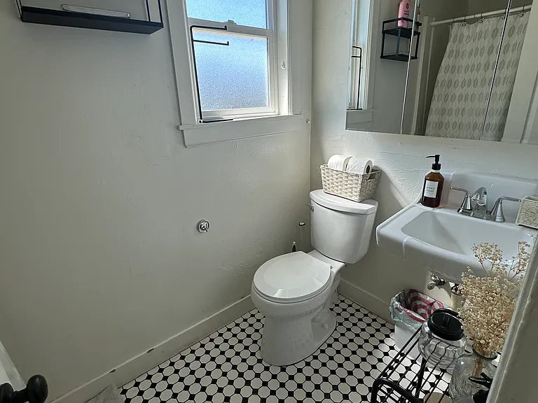 133 N Olive St #2 — Photo 8