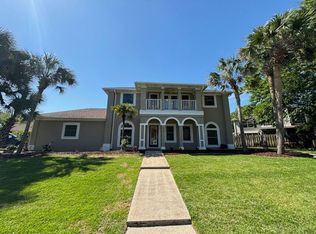 826 Boulevard Of The Champions, Shalimar, FL 32579