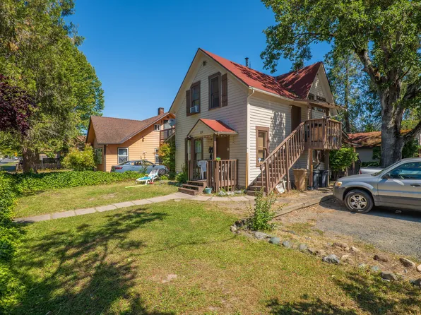 324 NE D St, Grants Pass, OR 97526