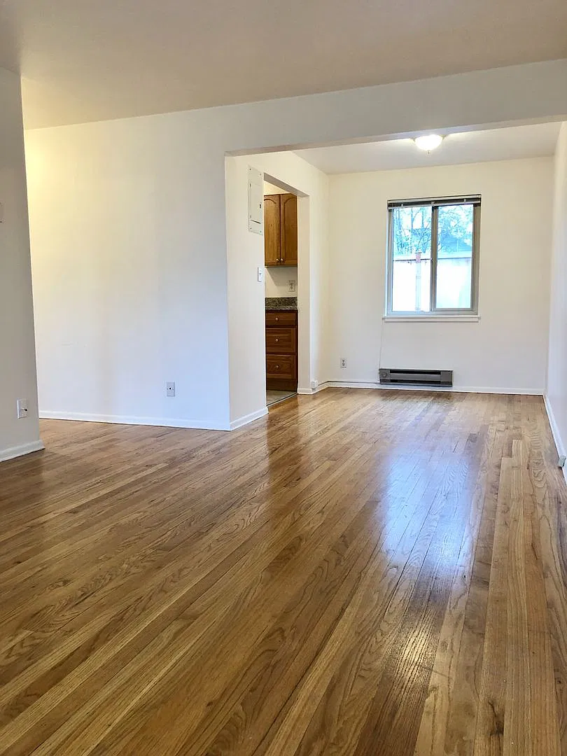 Evanston Court Apartments — Photo 2