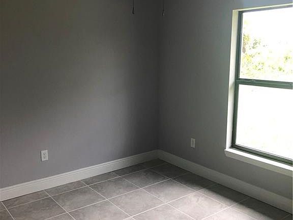 5th image of 1403 Wells Ave