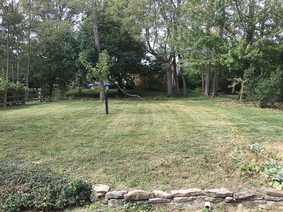 1st image of 21 Oxford Dr