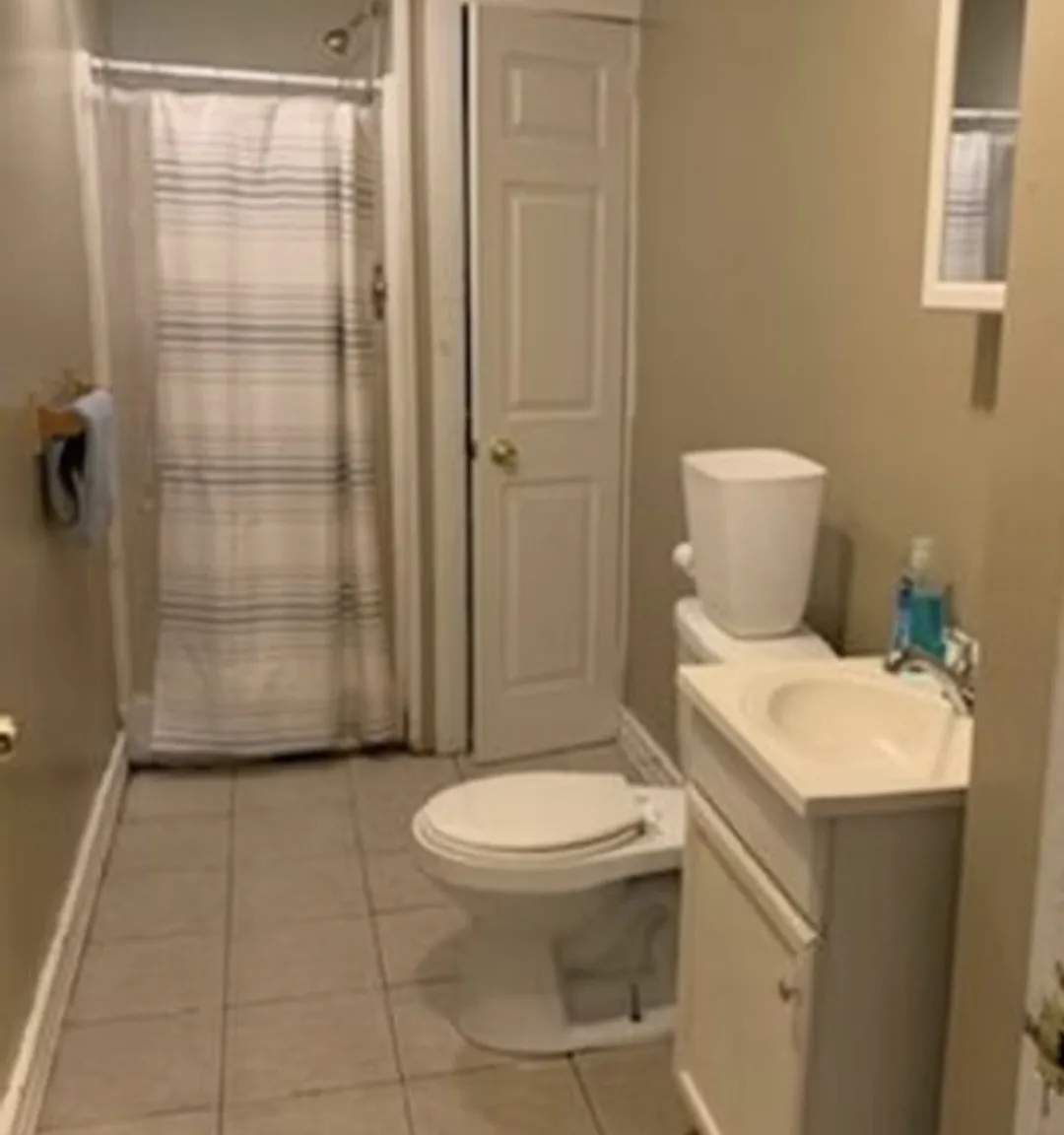 6 bed, 2500 sqft, $3,000 — Photo 4