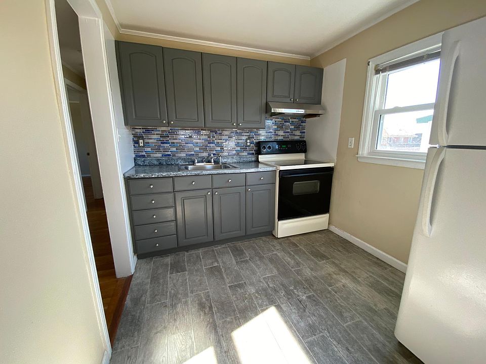 1st image of 221 Clement Ave #2