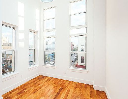 3rd image of 215 Knickerbocker Ave #3R