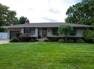 18 Salem St, Islip Terrace, NY 11752