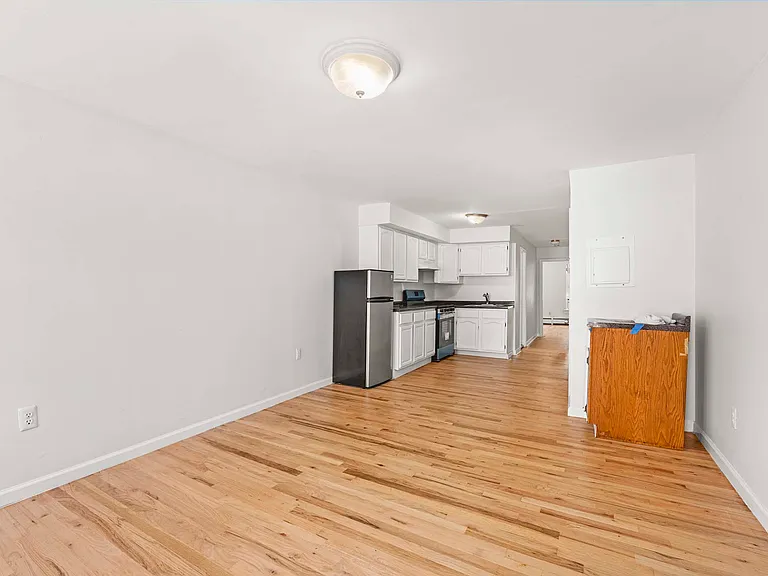 612 2nd St #4 — Photo 7